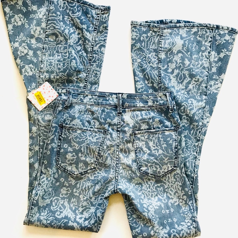 Free People Dream Lover Flare Printed Jeans NWT - Picture 2 of 9